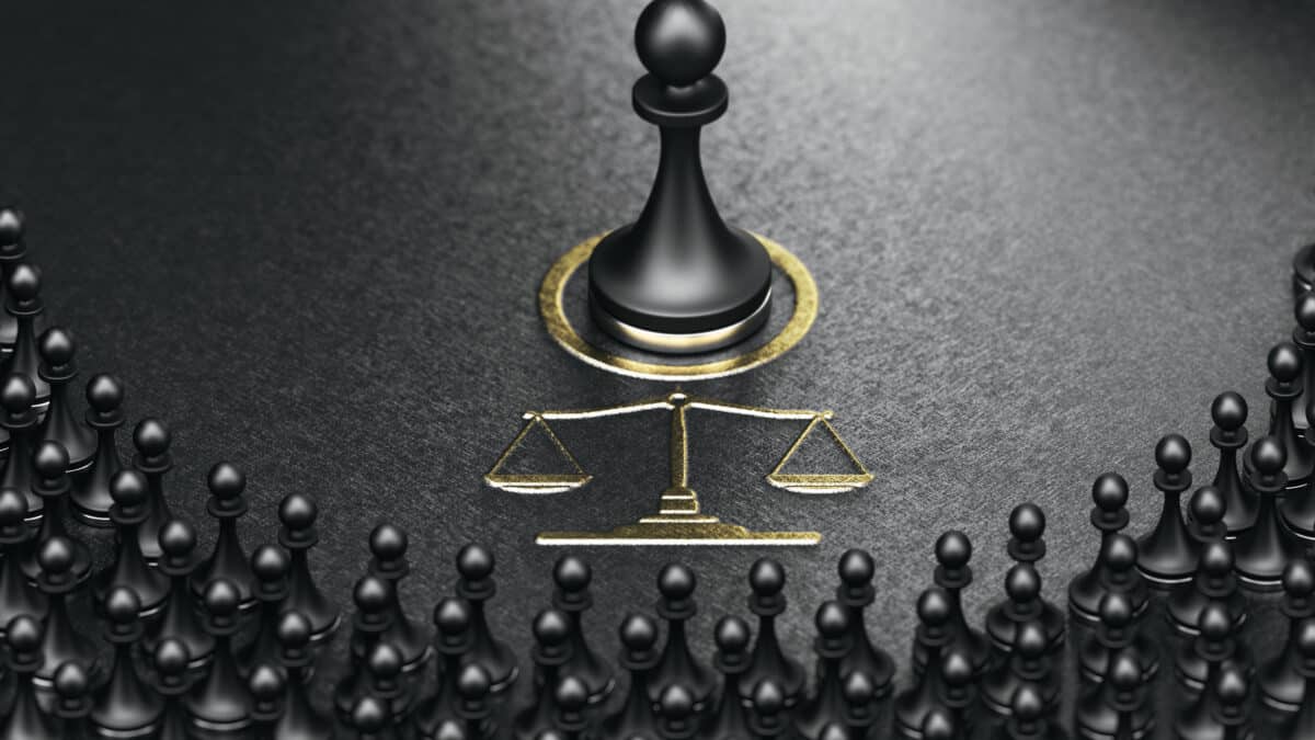 Black chess pawn & scales of justice, surrounded by pawns, symbolize legal scrutiny post-data breach